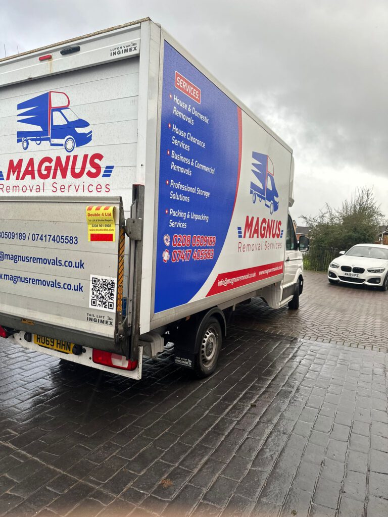 Branded Magnus Removals box van